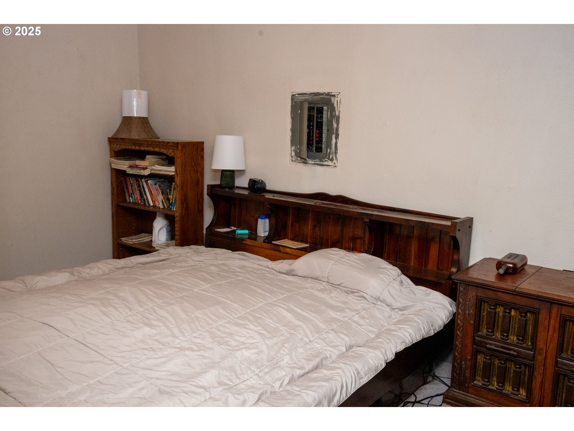 6981 Main Street Springfield, OR 97478 - Photo 7 of 8 a bedroom with a bed and a dresser