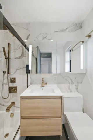 $585,000 | 201 West 21st Street, Unit 11K | Chelsea