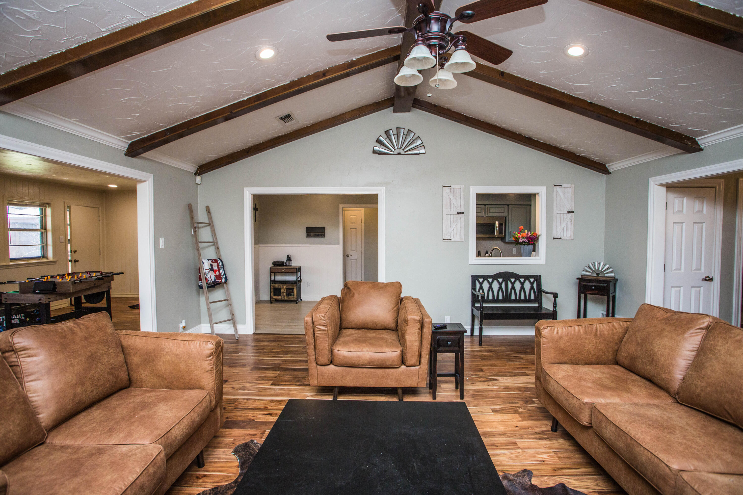 5407 79th Street Lubbock, TX 79424 - Photo 7 of 19 a living room with furniture