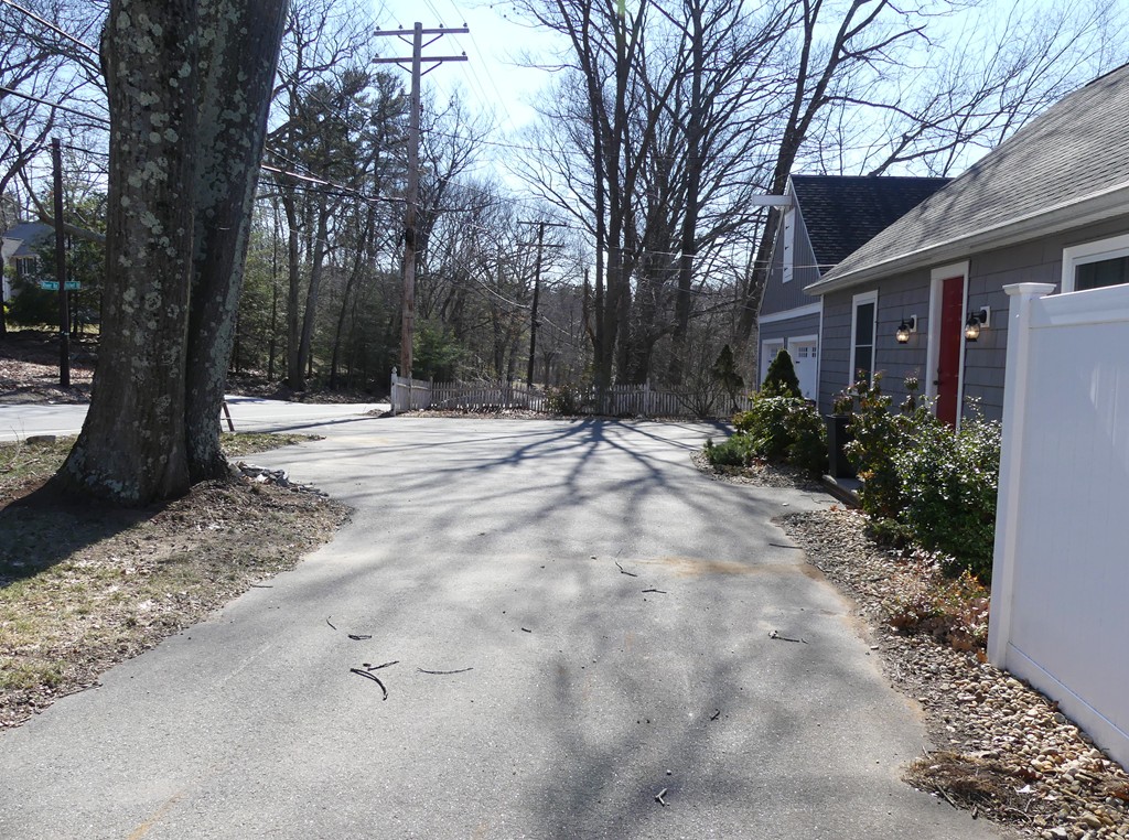 355 River Road Andover, MA 01810 - Photo 3 of 28 Gallery Image 3