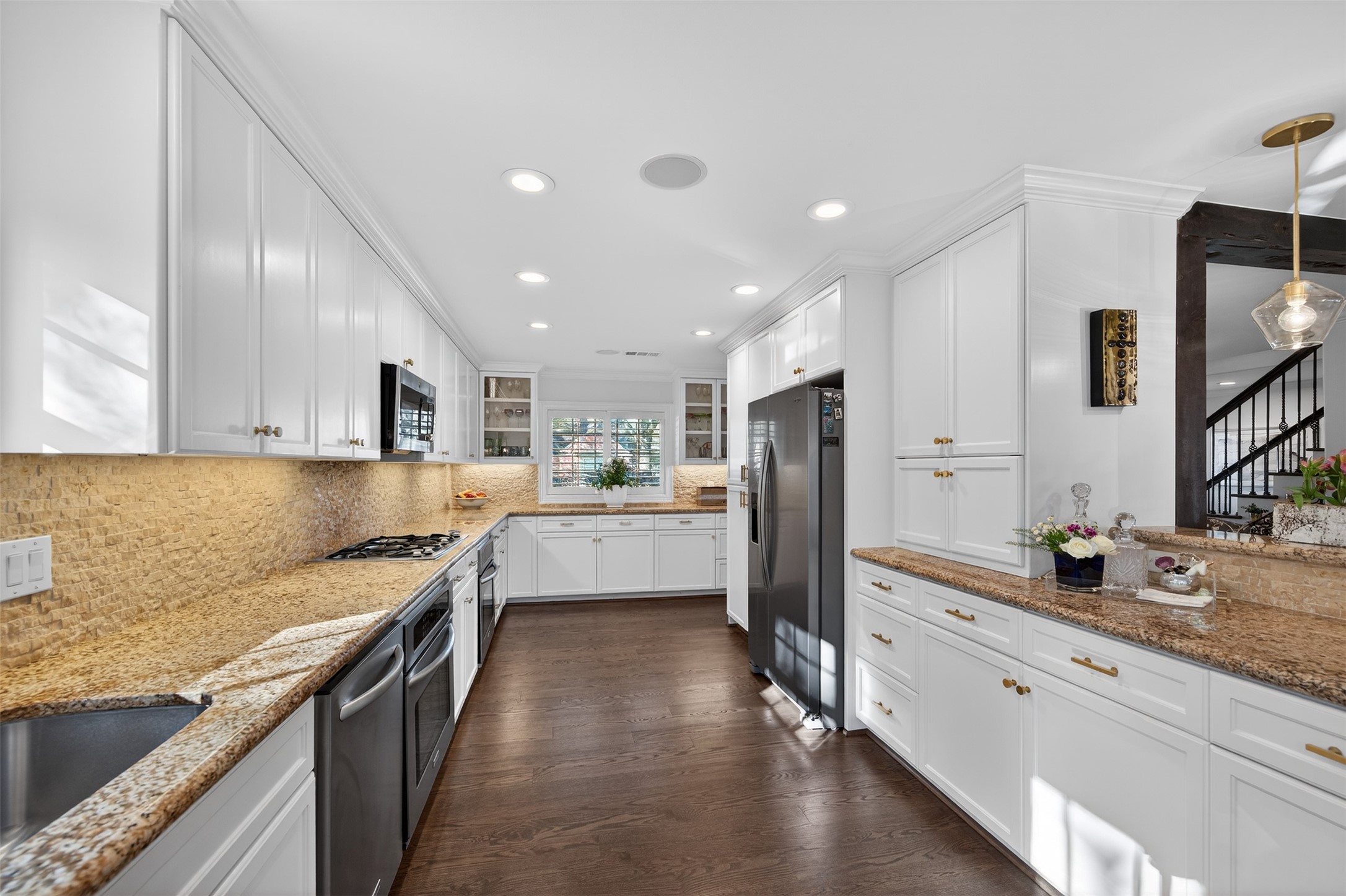 13315 Tosca Lane Houston, TX 77079 - Photo 18 of 42 a kitchen with stainless steel appliances granite countertop refrigerator sink and stove