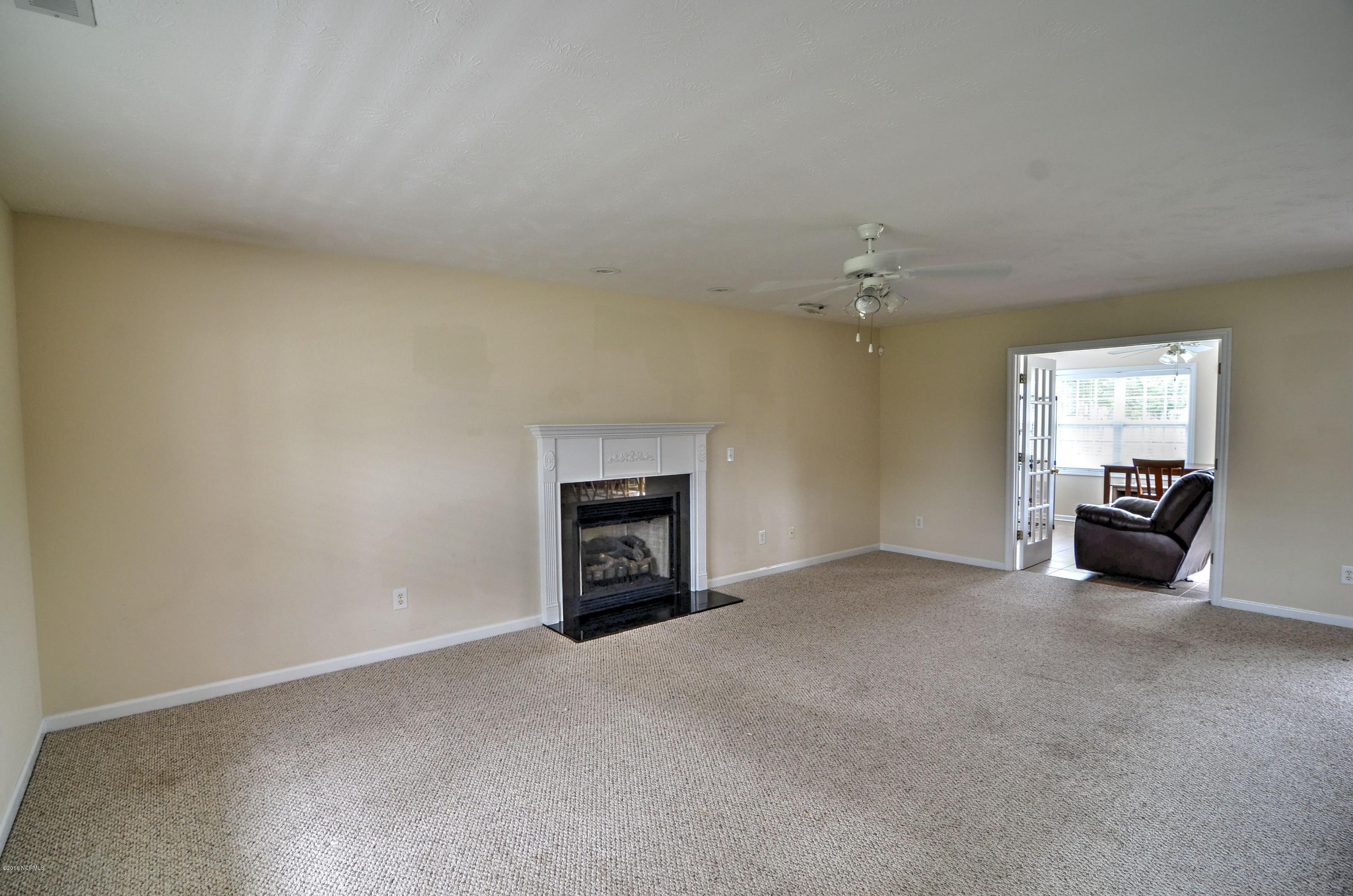 218 Target Lane Hubert, NC 28539 - Photo 5 of 32 Gas log fireplace
