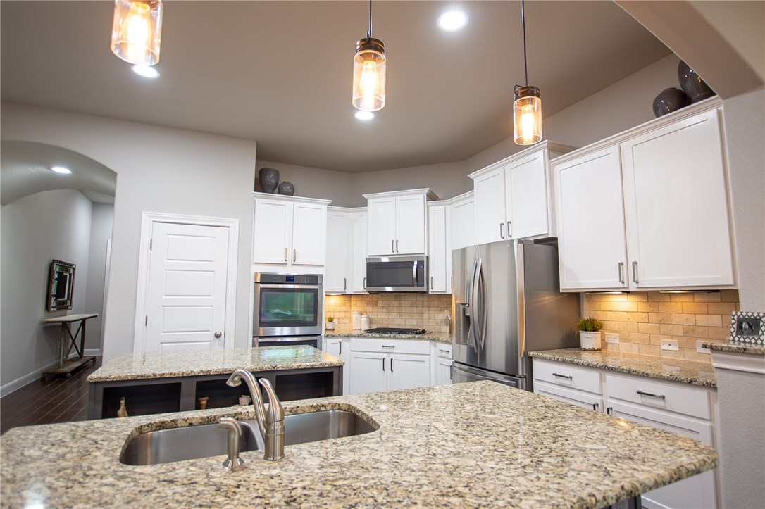 22521 Rock Wren Road Spicewood, TX 78669 - Photo 16 of 38