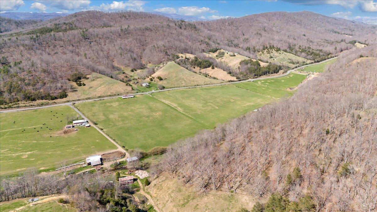 1054 Willow Bend Road Lindside, WV 24951 - Photo 21 of 68 1054 Willow Bend Rd Tour