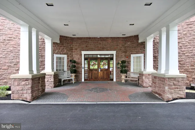 $319,500 | 1005 Great Hall Drive, Lebanon, PA 17042