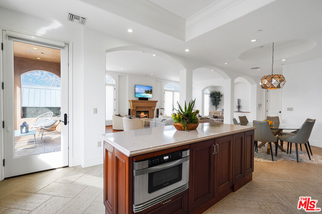 420 South Hamel Road, Unit PH1 Los Angeles, CA 90048 - Photo 10 of 30
