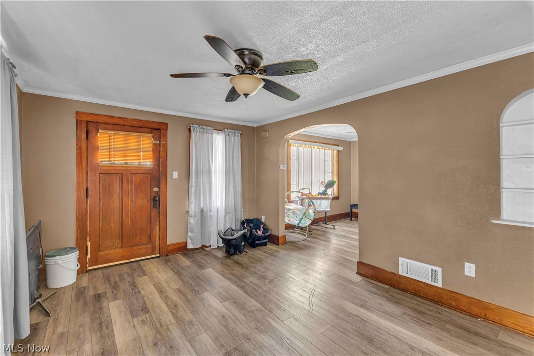 422 5th Street Struthers, OH 44471 - Photo 4 of 18