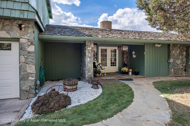 a view of a entryway front of house