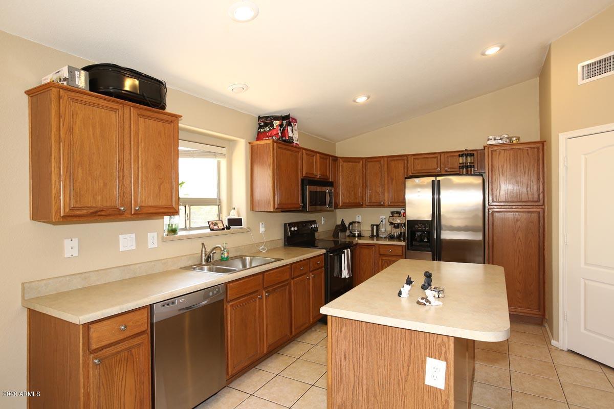 3940 East Simpson Road Gilbert, AZ 85297 - Photo 6 of 36 Kitchen2
