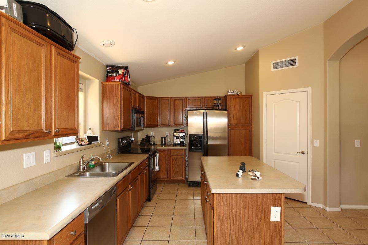 3940 East Simpson Road Gilbert, AZ 85297 - Photo 7 of 36 Kitchen
