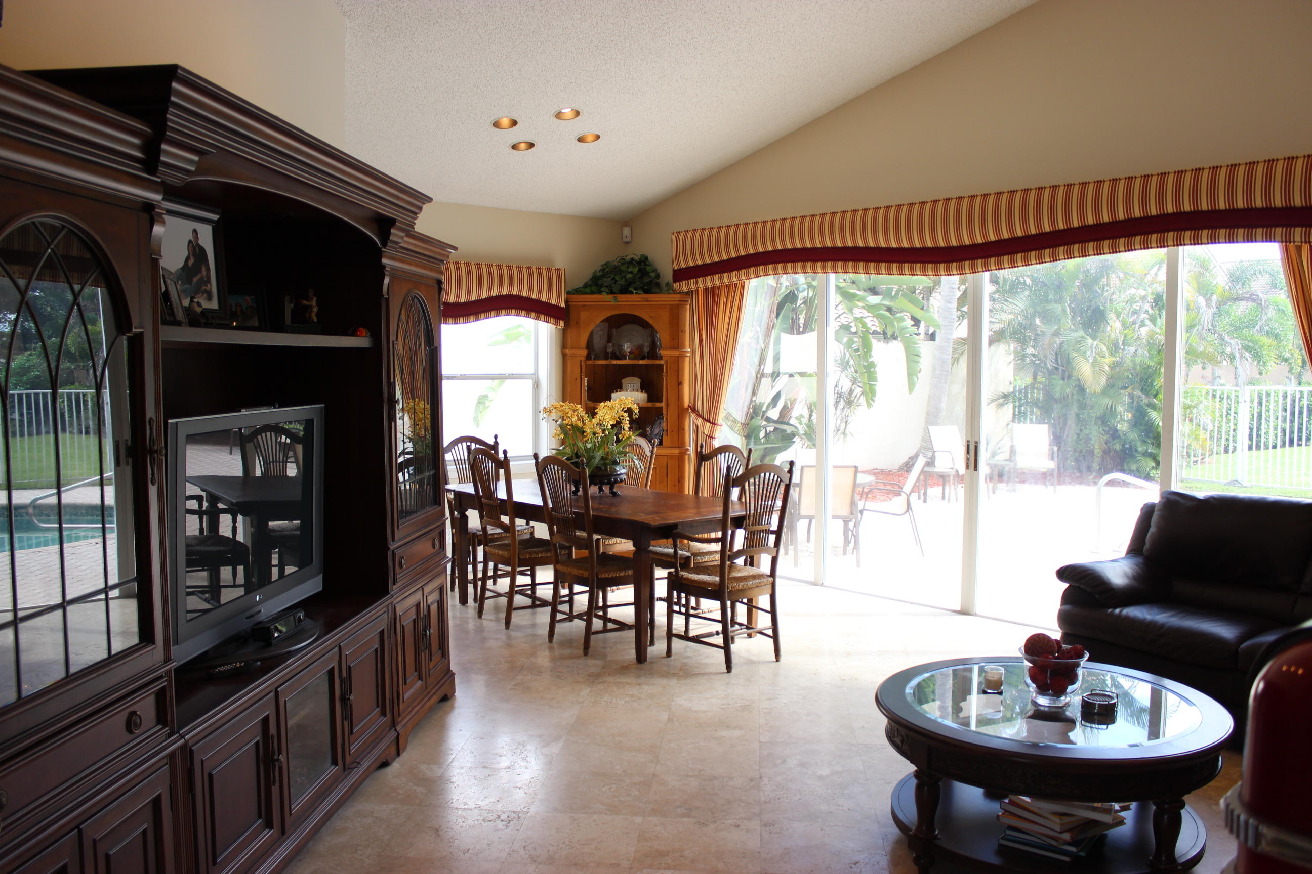 6287 Via Palladium Boca Raton, FL 33433 - Photo 4 of 19 LIVING/DINING