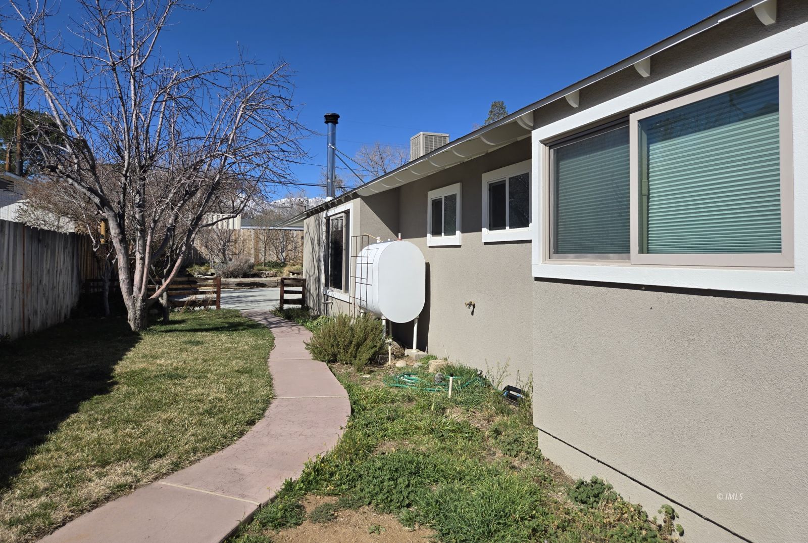 3028 Laurel Road Bishop, CA 93514 - Photo 17 of 21 a front view of a house with garden