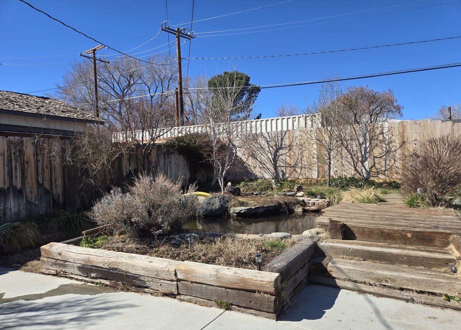 3028 Laurel Road Bishop, CA 93514 - Photo 19 of 21 a view of a house with a yard