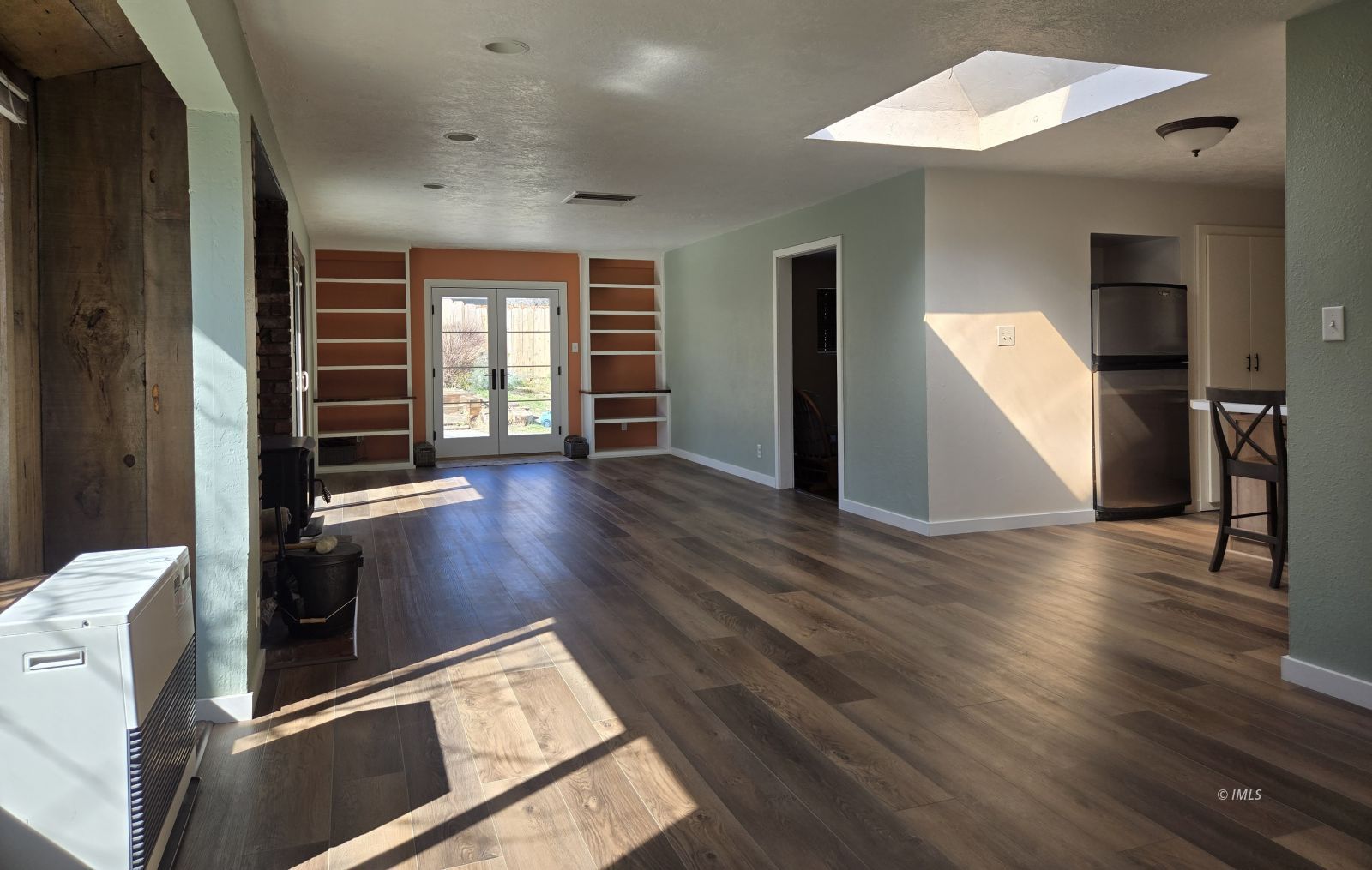 3028 Laurel Road Bishop, CA 93514 - Photo 5 of 21 a view of a living room with wooden floor and a window