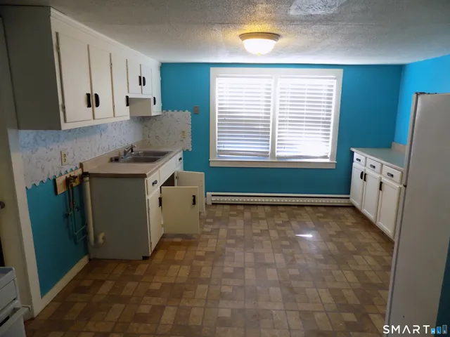 $359,900 | 14 Pratt Street, Bristol, CT 06010