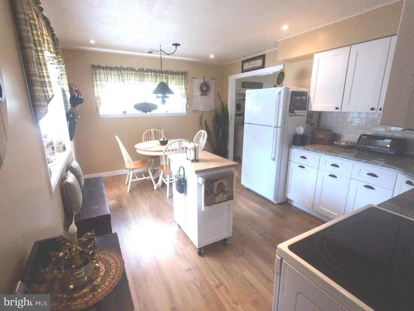 210 Cains Mill Road Williamstown, NJ 08094 - Photo 6 of 18 Kitchen