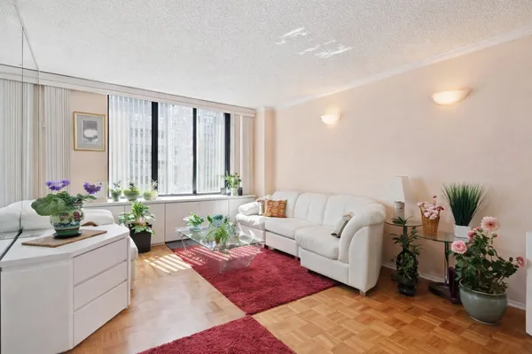 $675,000 | 445 5th Avenue, Unit 28E | Midtown South
