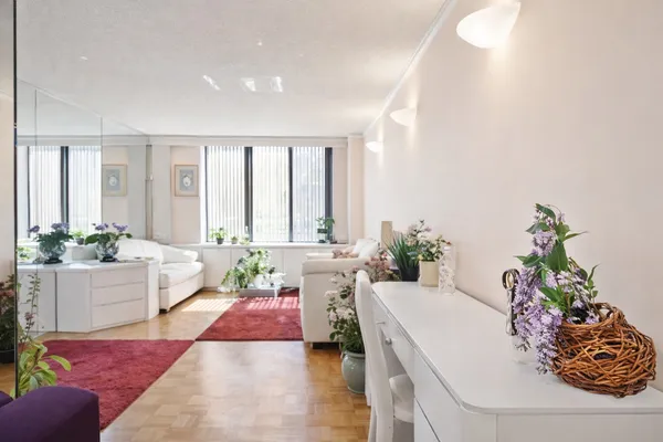 $675,000 | 445 5th Avenue, Unit 28E | Midtown South