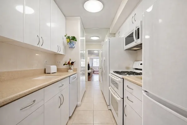 $675,000 | 445 5th Avenue, Unit 28E | Midtown South