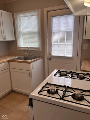 $1,075 | 4842 Hillside Avenue, Indianapolis, IN 46205