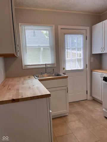 $1,075 | 4842 Hillside Avenue, Indianapolis, IN 46205