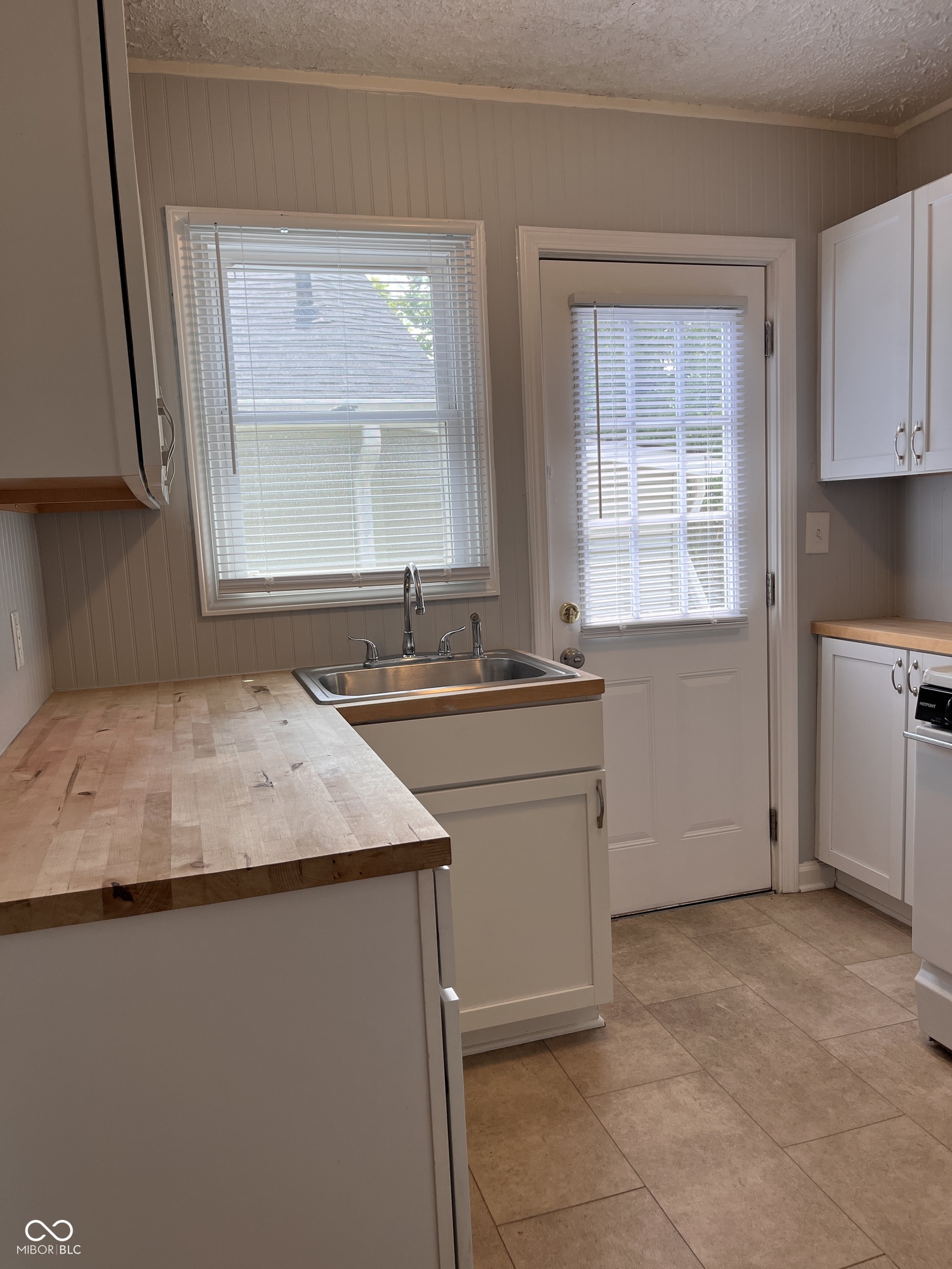 4842 Hillside Avenue Indianapolis, IN 46205 - Photo 8 of 17