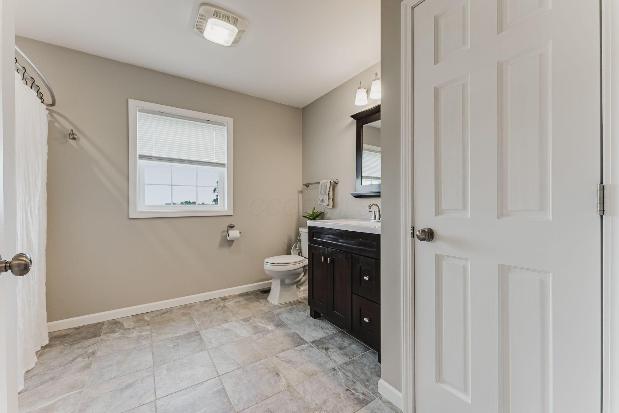 6722 Crumley Road Southwest Lancaster, OH 43130 - Photo 30 of 92 Full Bath