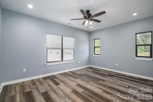 a view of a livingroom with a workspace