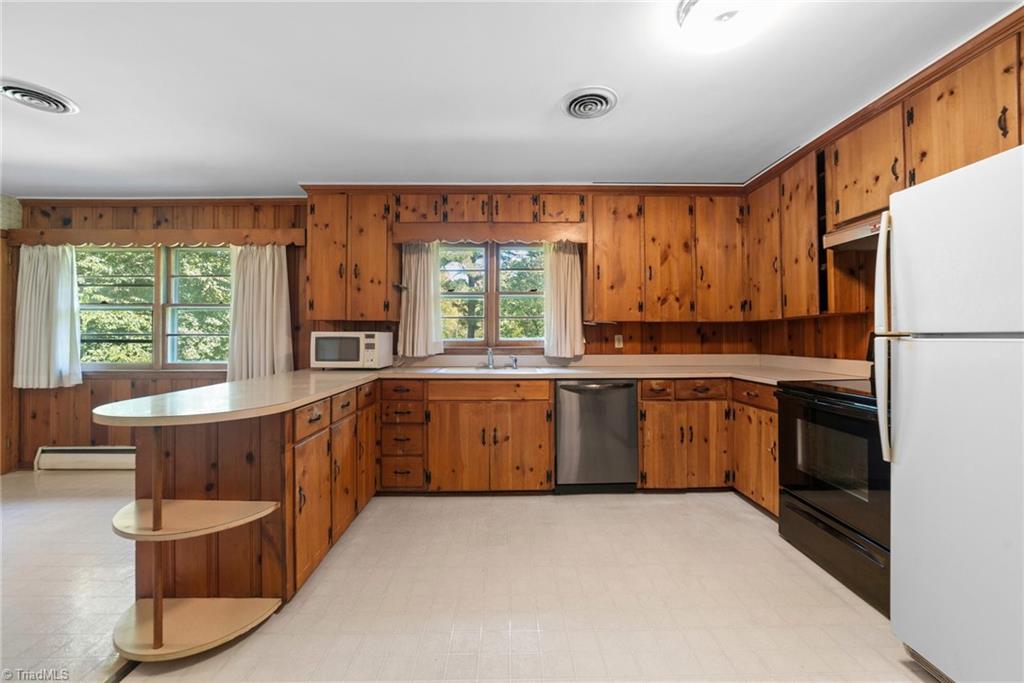 1602 Fleming Road Greensboro, NC 27410 - Photo 12 of 35 Gallery Image 12