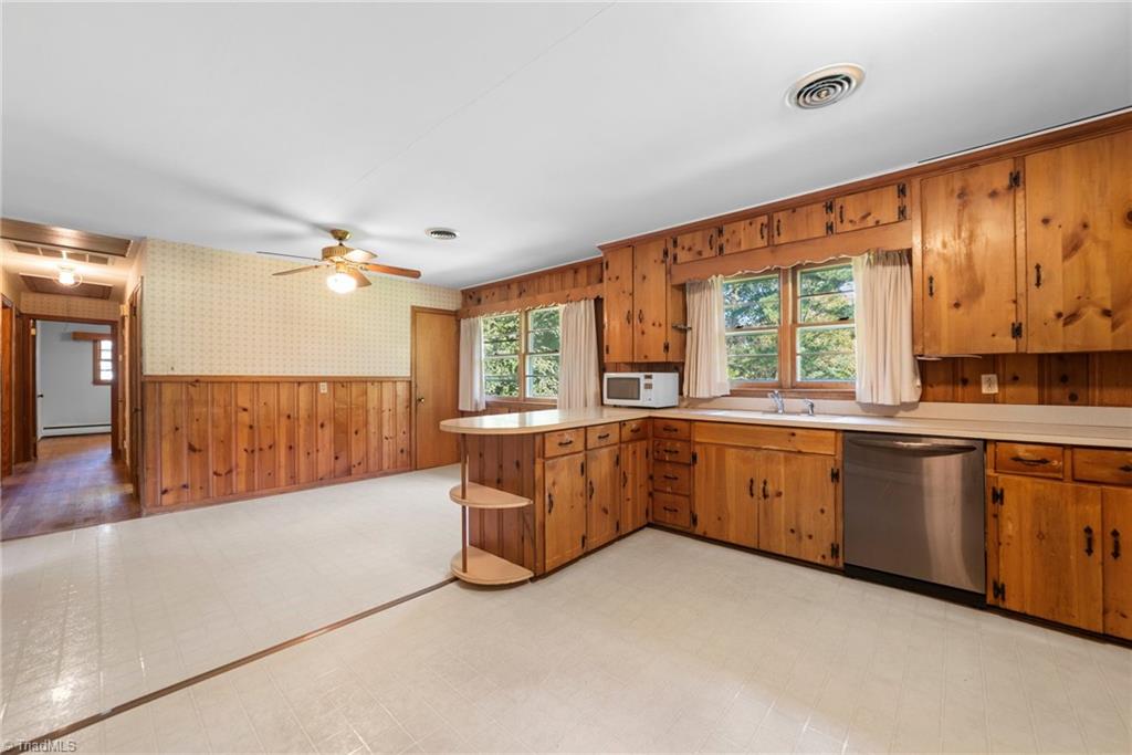 1602 Fleming Road Greensboro, NC 27410 - Photo 13 of 35 Gallery Image 13