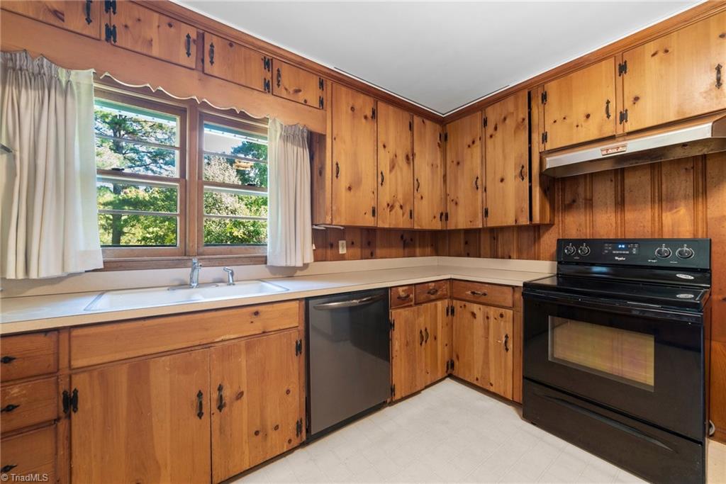 1602 Fleming Road Greensboro, NC 27410 - Photo 14 of 35 Gallery Image 14