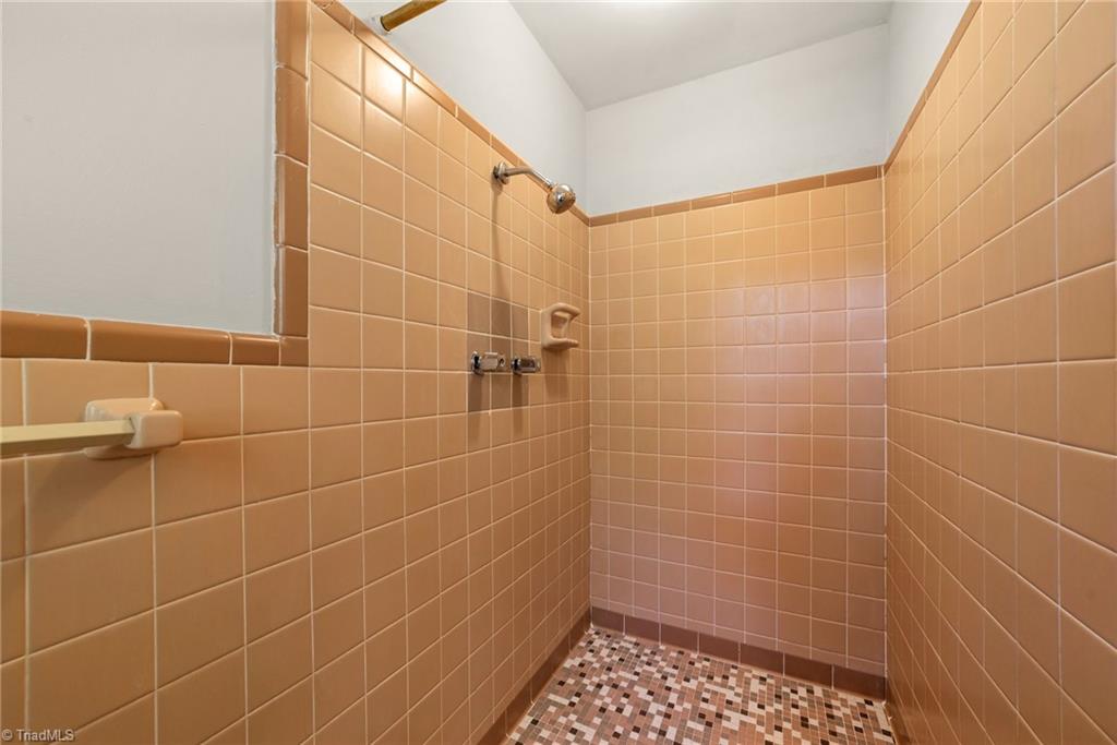 1602 Fleming Road Greensboro, NC 27410 - Photo 24 of 35 Gallery Image 24
