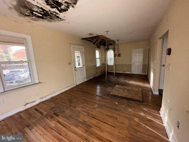10 Laytons Lake Drive Carneys Point, NJ 08069 - Photo 14 of 32 living room / dining room