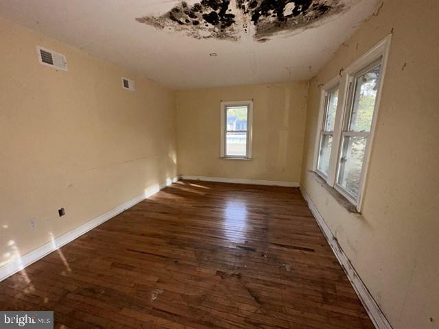 10 Laytons Lake Drive Carneys Point, NJ 08069 - Photo 15 of 32 Living room