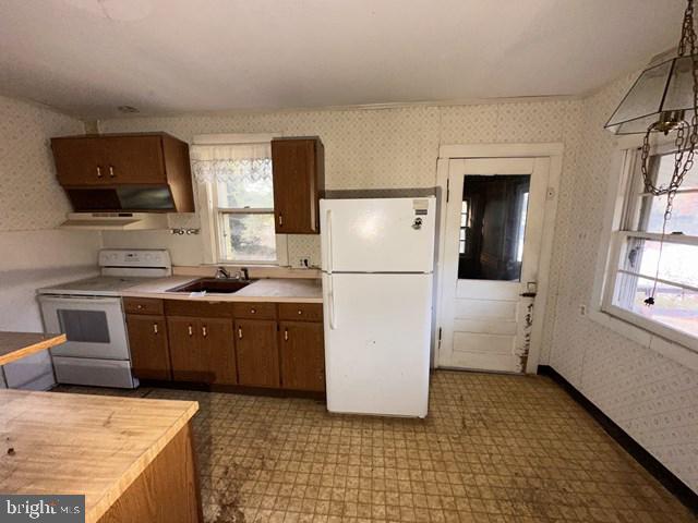 10 Laytons Lake Drive Carneys Point, NJ 08069 - Photo 17 of 32 kitchen