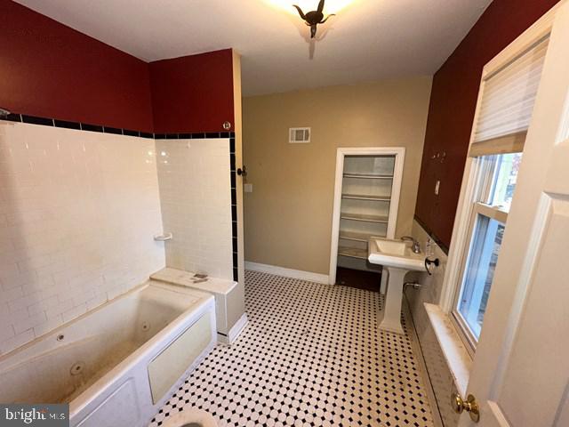 10 Laytons Lake Drive Carneys Point, NJ 08069 - Photo 22 of 32 Full bathroom