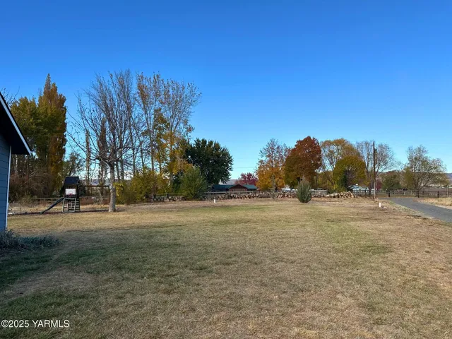 $414,900 | 110 Ladybug Lane, Moxee, WA 98936