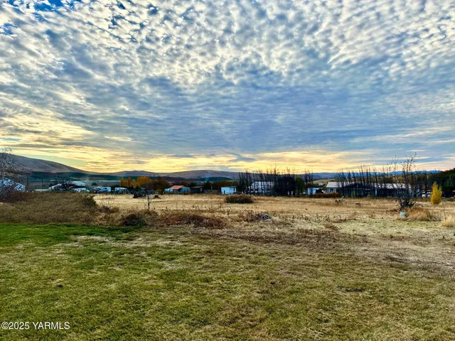 $414,900 | 110 Ladybug Lane, Moxee, WA 98936