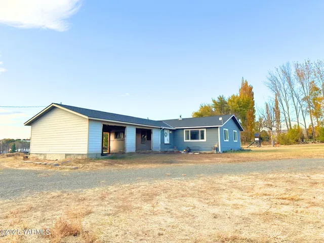 $414,900 | 110 Ladybug Lane, Moxee, WA 98936