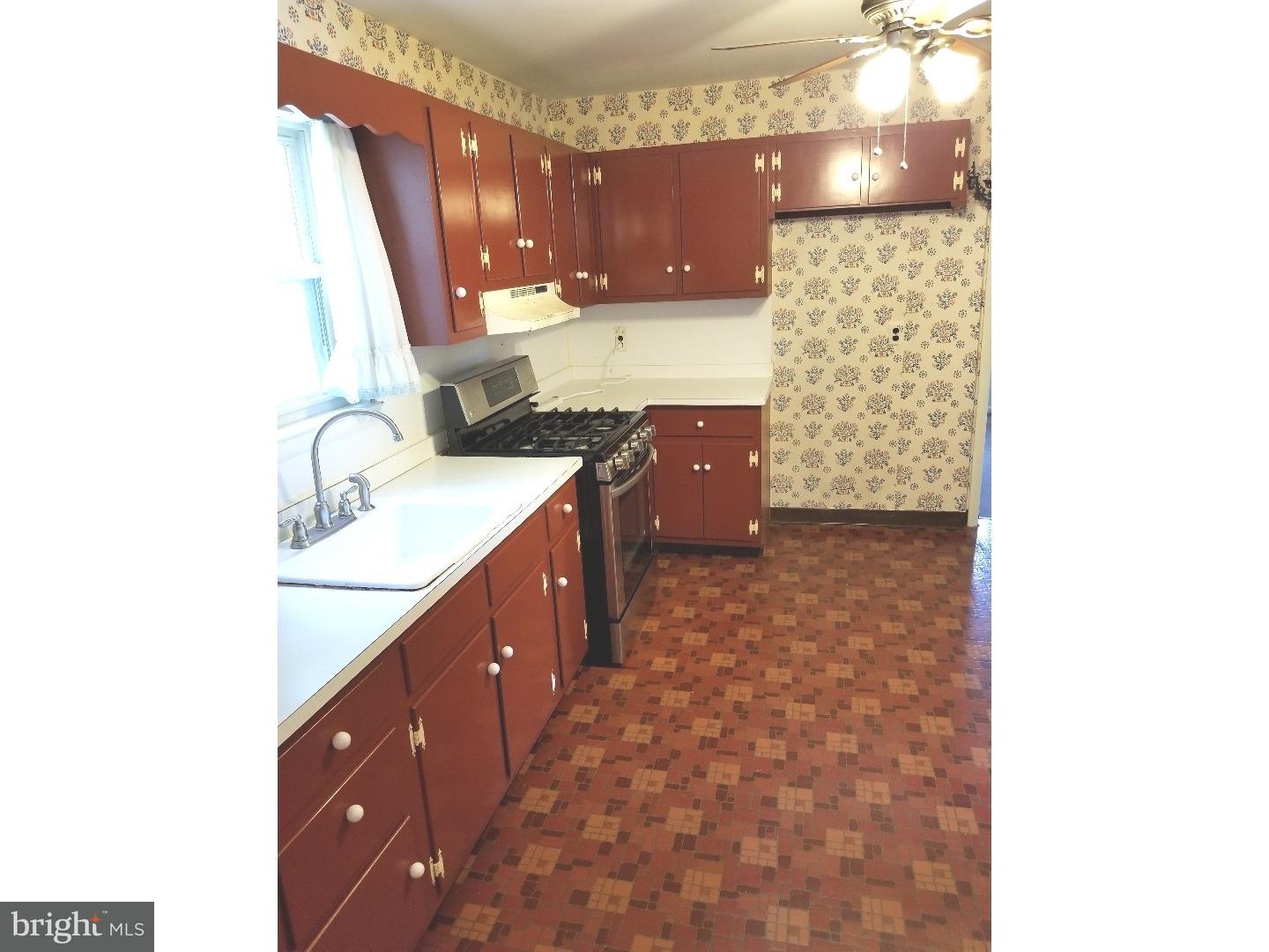 329 Alder Road Dover, DE 19904 - Photo 3 of 14 Kitchen