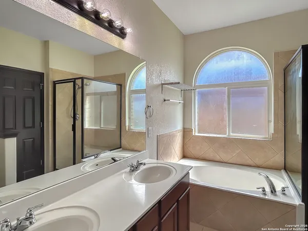 $1,925 | 13820 Blakeville, Live Oak, TX 78233