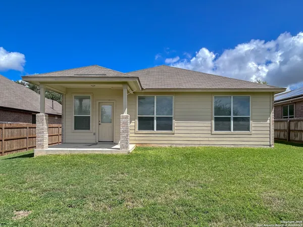 $1,925 | 13820 Blakeville, Live Oak, TX 78233