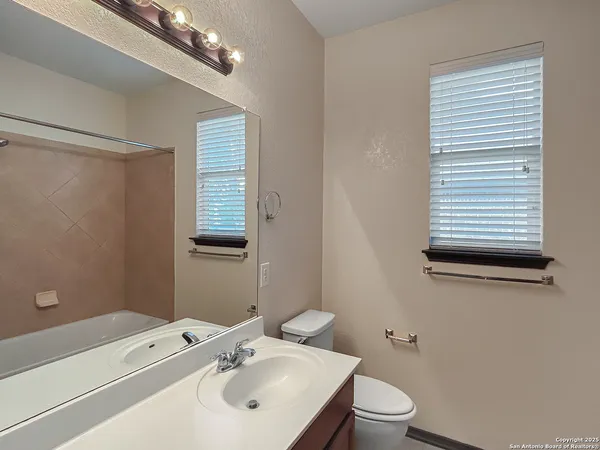 $1,925 | 13820 Blakeville, Live Oak, TX 78233