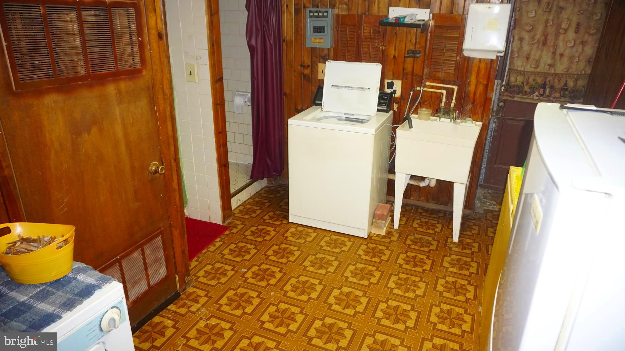 3005 Belair Road Baltimore, MD 21213 - Photo 12 of 33 a utility room with dryer and washer