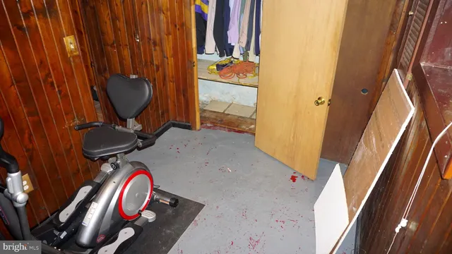 a room with furniture and air conditioner