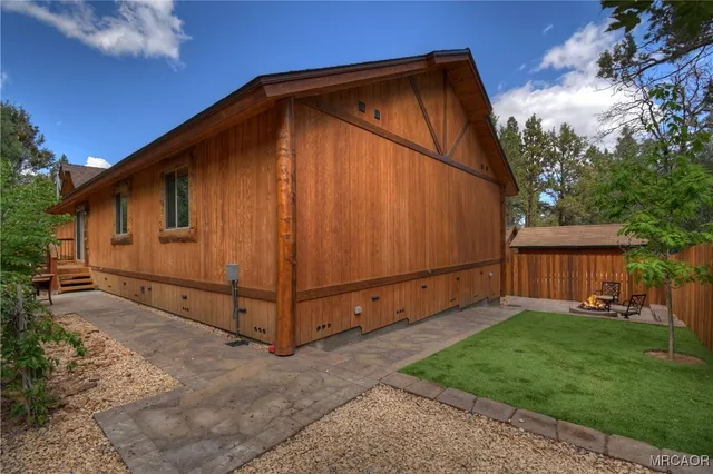 $585,000 | 365 Santa Barbara Avenue, Sugarloaf, CA 92386