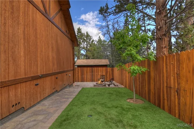 $585,000 | 365 Santa Barbara Avenue, Sugarloaf, CA 92386