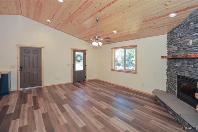 $585,000 | 365 Santa Barbara Avenue, Sugarloaf, CA 92386