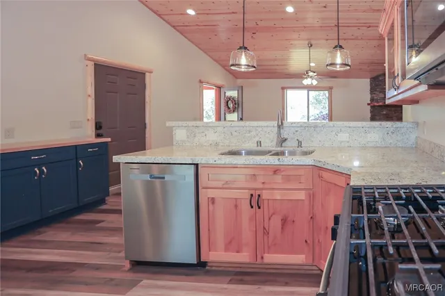 $585,000 | 365 Santa Barbara Avenue, Sugarloaf, CA 92386