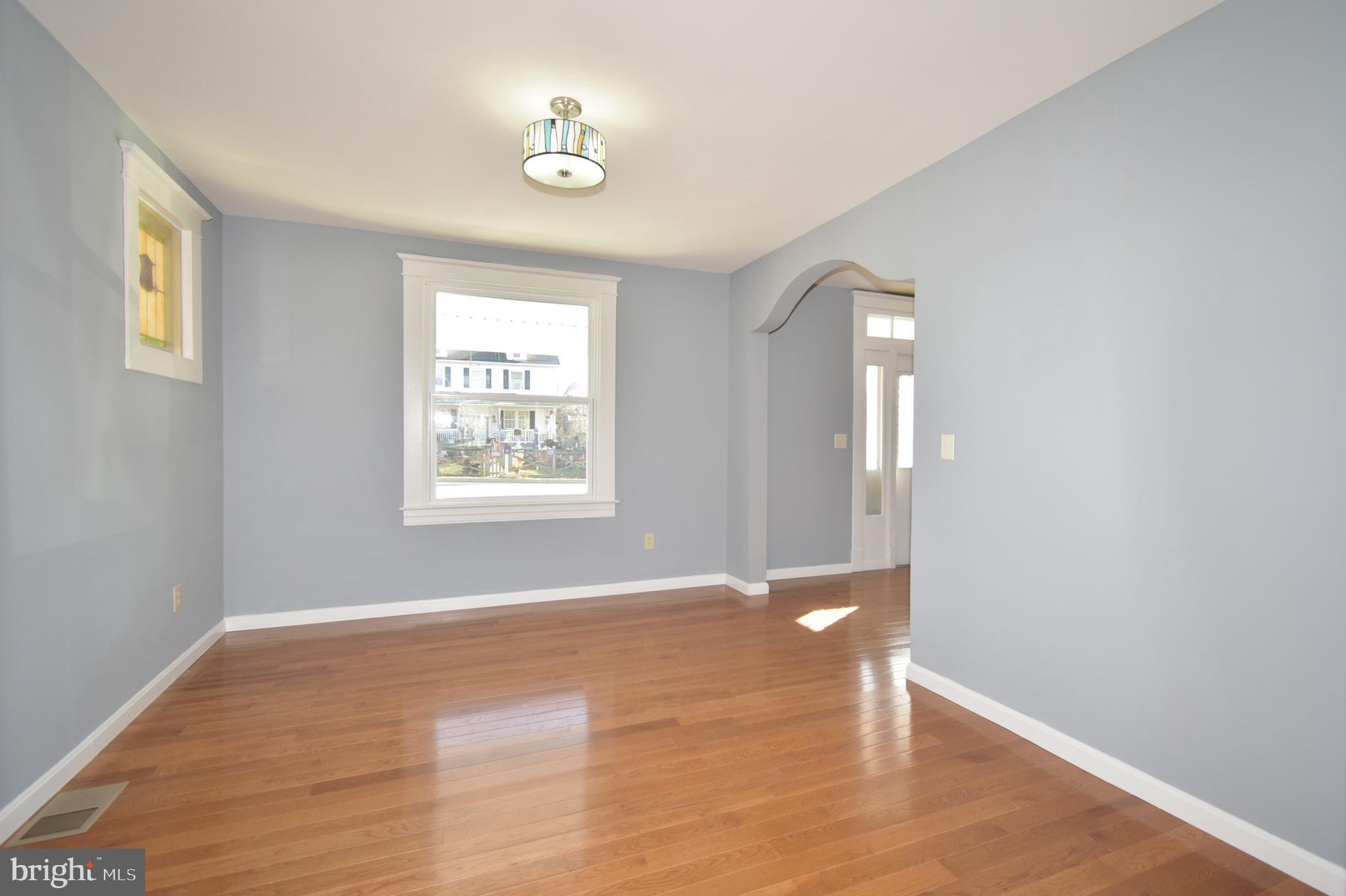 1418 Sulphur Spring Road Baltimore, MD 21227 - Photo 15 of 24 Living Room